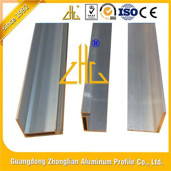Aluminium extrusion for solar panel mounting frame